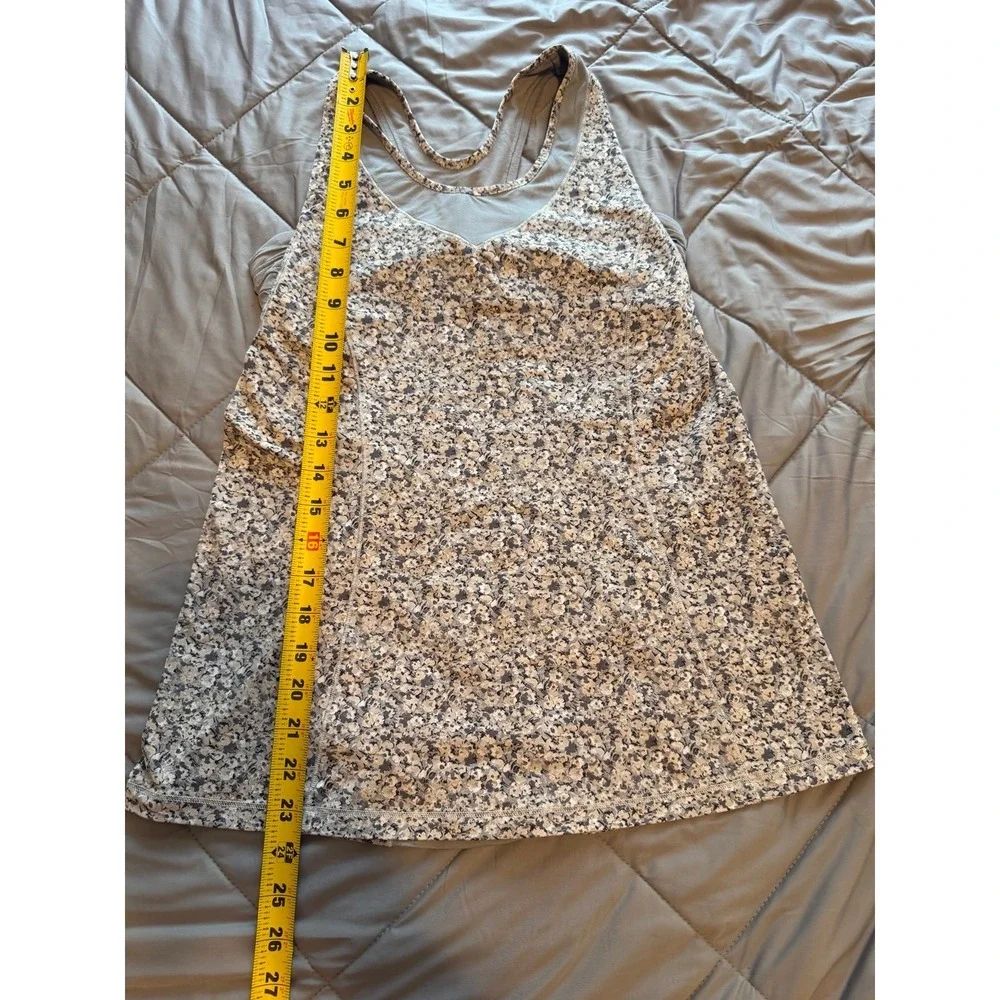 Lululemon Sports Bra Top Gray Floral Print T-Back Athletic Built-in Bra Size 8